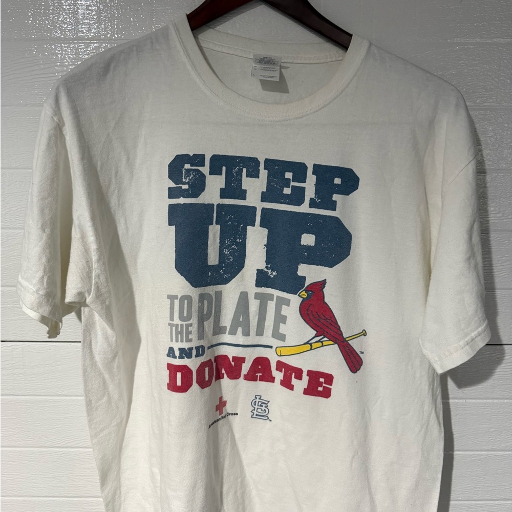 Men’s Large St. Louis Cardinals Donate T-Shirt